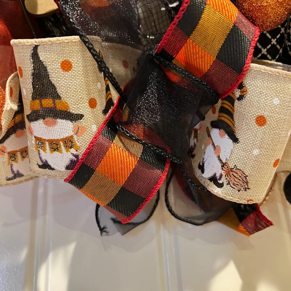 13 inch Halloween Ribbon Wreath Black & Linen Gnome MW9
